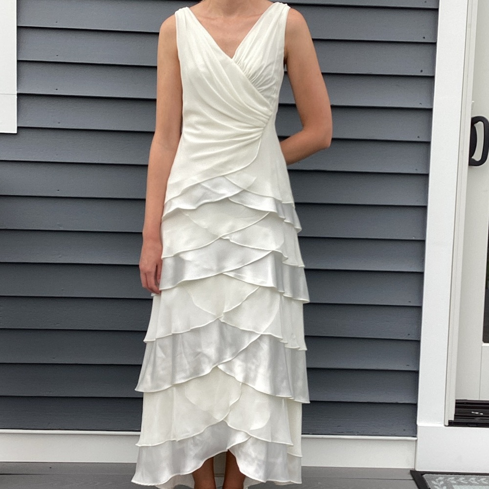 NWT JS Boutique Elegant Ivory Tiered Dress Size 6